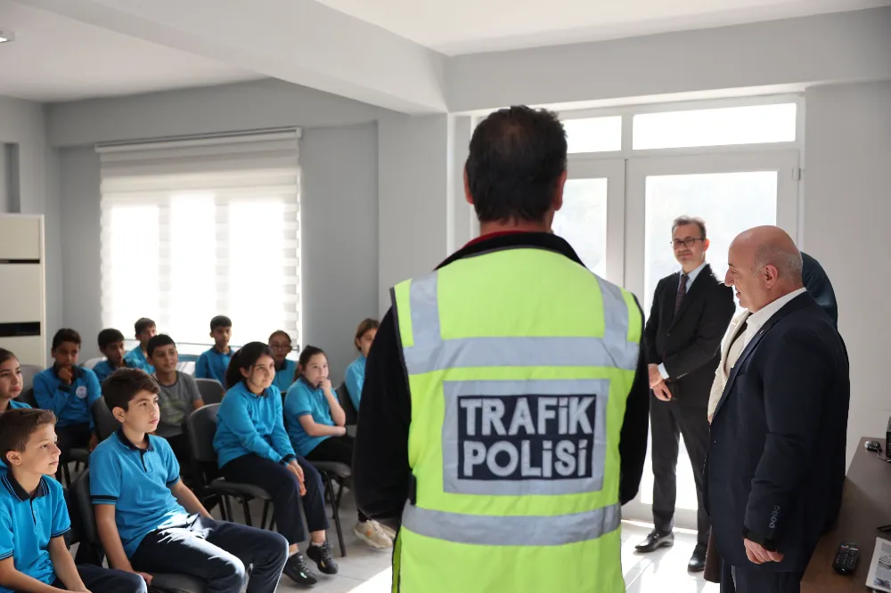 DARICALI ÇOCUKLARA TRAFİK BİLİNCİ AŞILANIYOR