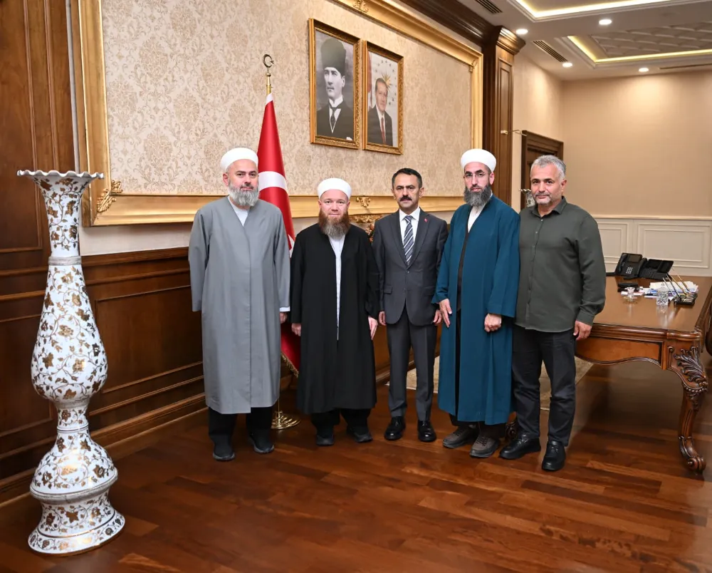 HUZURLU GÖNÜLLER EĞİTİM VAKFI’NDAN VALİ İLHAMİ AKTAŞ’A ZİYARET