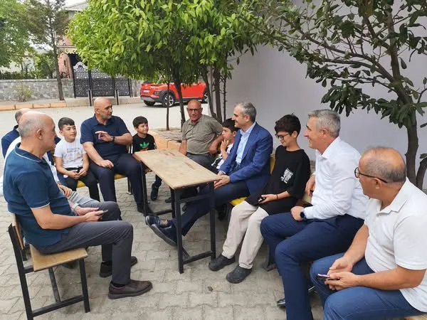 Vatandaş Nerede? Cuma Çıkışı Buluşmasında Protokol Var, Halk Yok