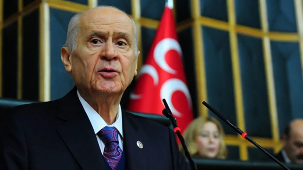 Bahçeli’nin Posteri Diyarbakır Surlarına Asıldı